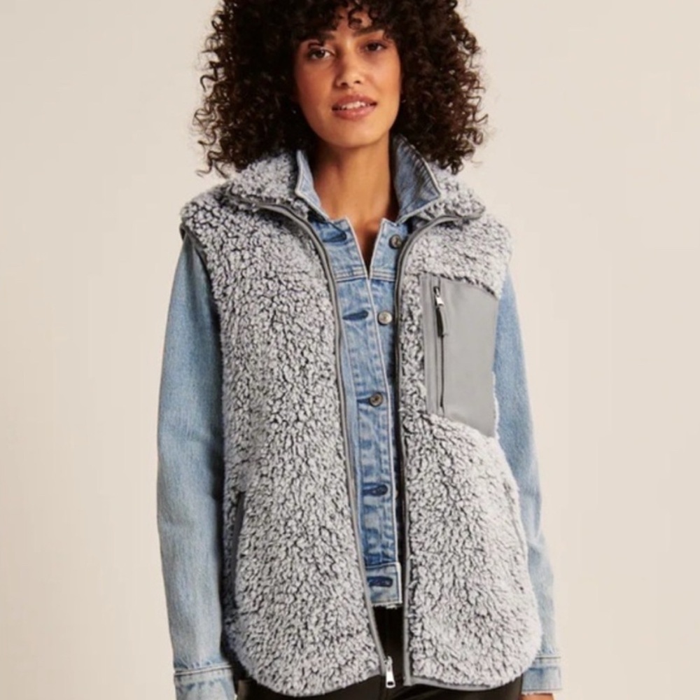 Abercrombie & Fitch Soft A & F Collection Sherpa Vest Large